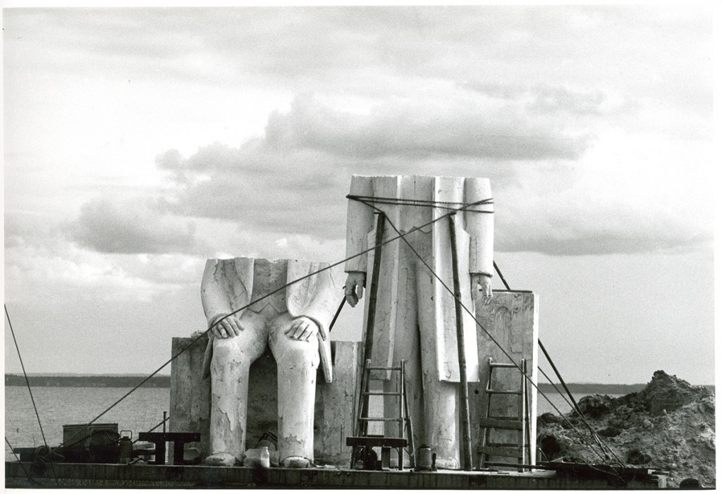 Marx-Engels-Denkmal (für Berlin-Mitte) vor der Werkstatt des Bildhauers Ludwig Engelhardt, Gummlin, Usedom, Mai 1985
