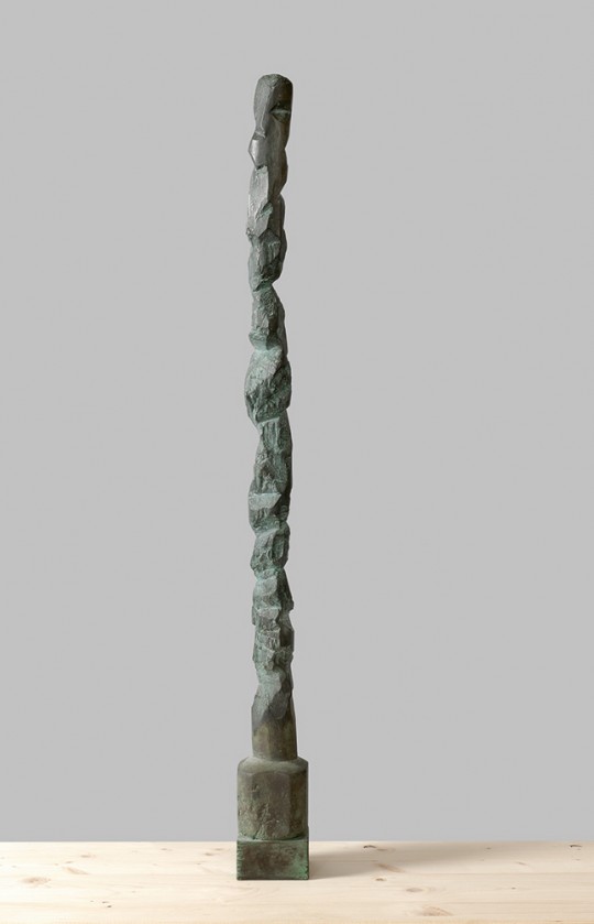 »Stele«, ohne Jahr, Bronze (nach Holz), 84 × 7,5 × 7 cm