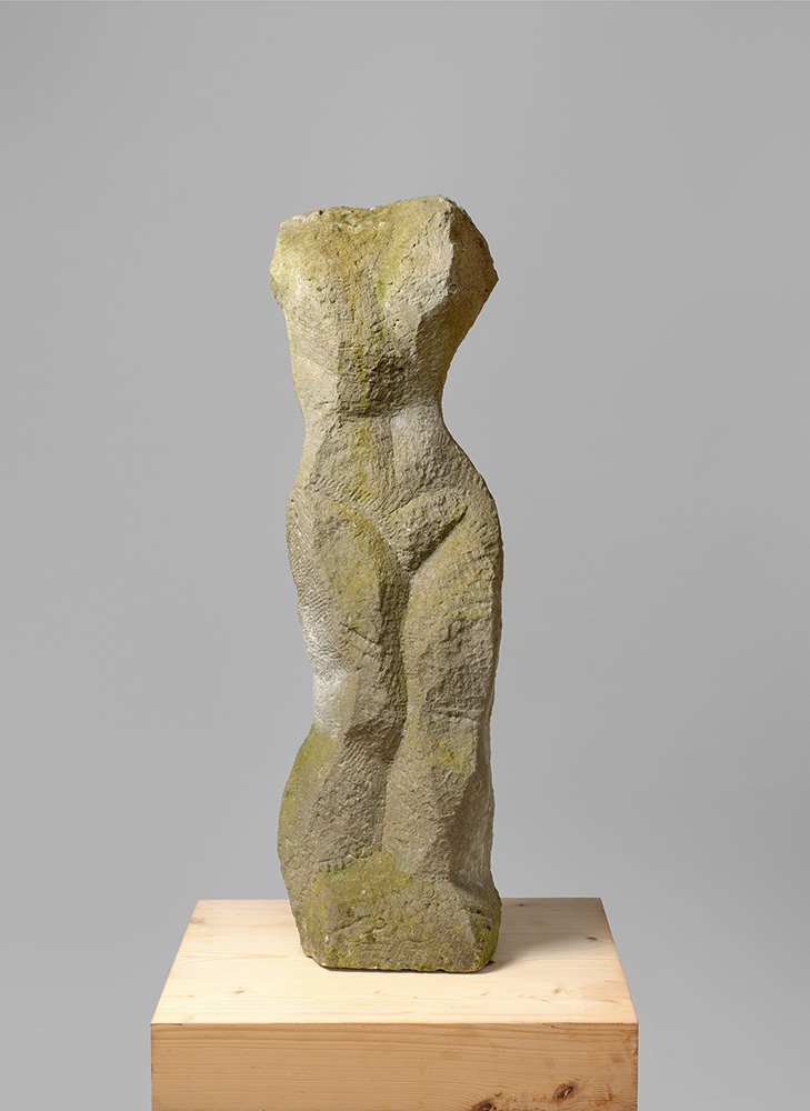 »Torso, stehend«, 1990er Jahre, Sandstein, 85 × 25 × 18 cm